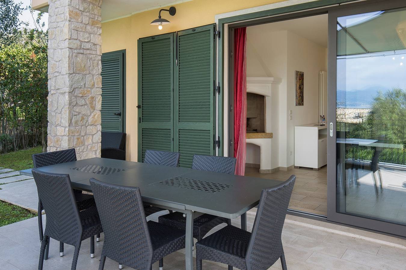 Entire apartment, Villa Loncrino: Spacious Ground Floor with Patio, Garden and Pool in Torri del Benaco, Garda Mountains