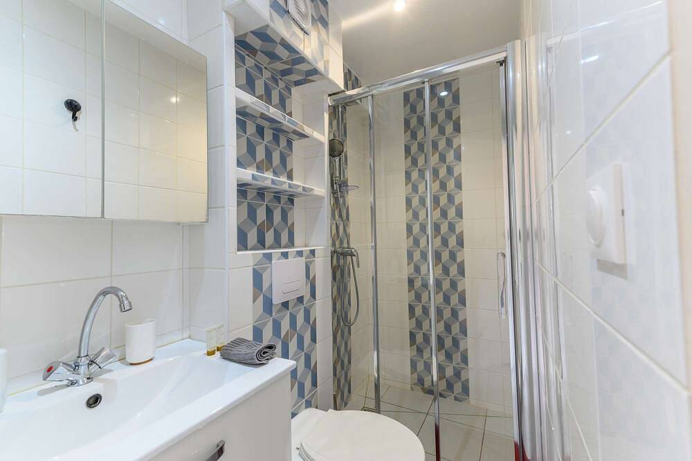 Apartamento entero, Come and discover the cocoon of l'impasse in Tremblay en France with our Deluxe studio! in Tremblay-en-France, Sena-Saint Denis