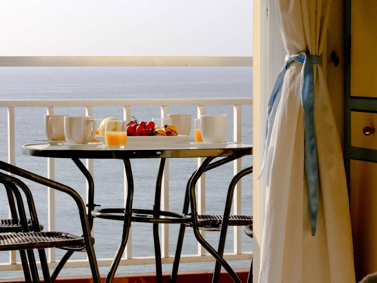 Entire holiday apartment, Suitur Apartment Yate Beachfront Fuengirola in Fuengirola Centre, Fuengirola