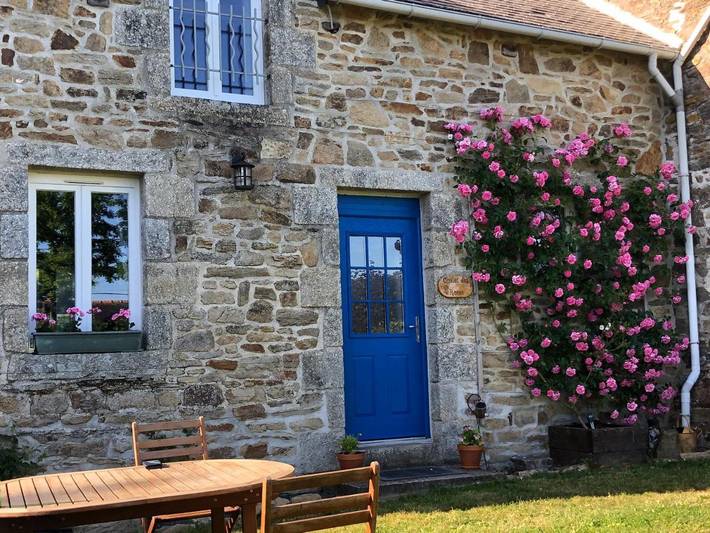 Location de vacances pour 3 personnes, avec vue et jardin, animaux acceptés à Plouguenast