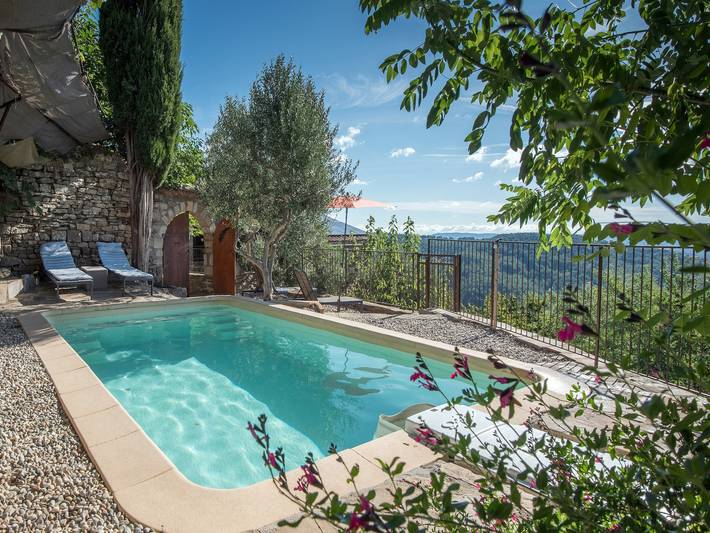 Gîte pour 6 personnes, avec piscine et balcon, adapté aux familles à Chassiers