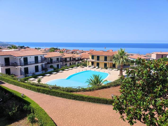 Gîte pour 6 personnes, avec Terrasse et Jardin ainsi que Piscine et Vue à Scalea
