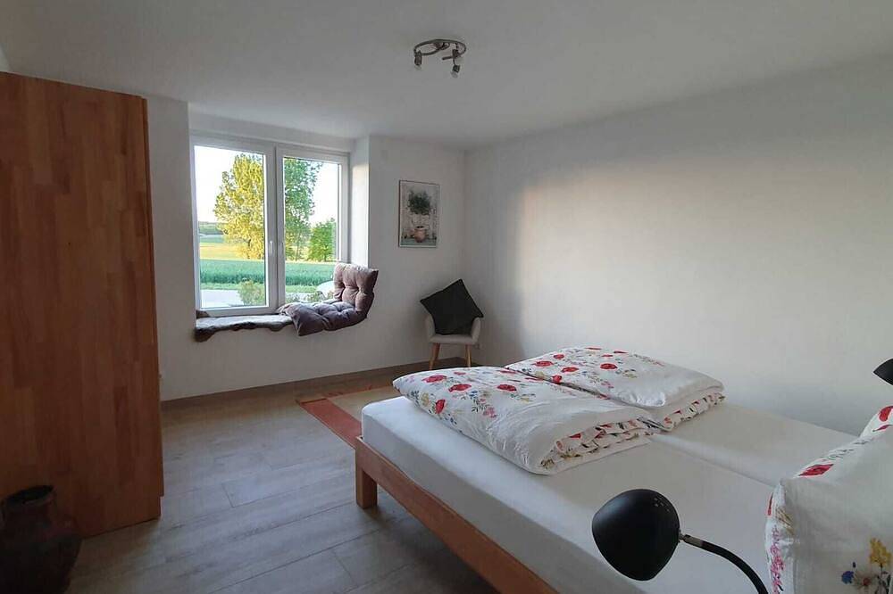 Ganze Wohnung, Moderne, helle Ferienwohnung mit Terrasse, Sauna & Alpakas - Entspannung pur! in Bissendorf, Wiehengebirge