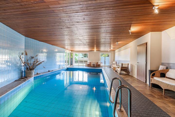 Ferienwohnung für 4 Personen, mit Seeblick und Terrasse sowie Sauna und Pool