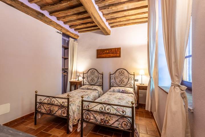 Room 'Podere Marroneto - Camera 1' with Mountain View, Shared Pool and Wi-Fi in Monticiano, Siena provins