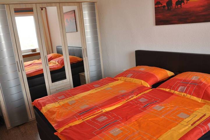 Ganze Wohnung, Sonnige strandnahe 2 Zimmer-Ferienwohnung mit Balkon und seitlichem Meerblick in Scharbeutz, Ostholstein
