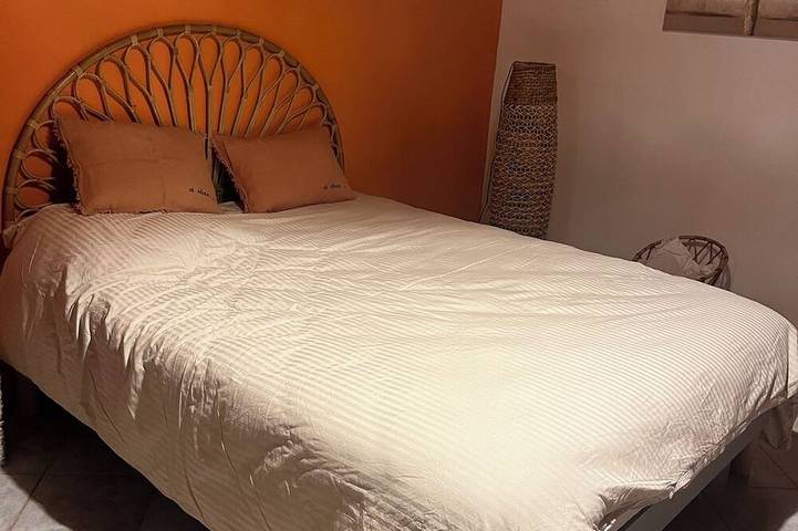 Gîte pour 6 personnes, avec jardin à Vénéjan - 2