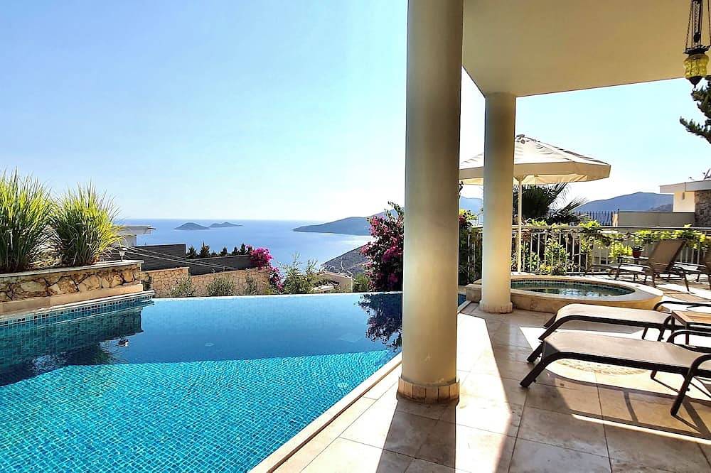 Luxury abgelegen Villa mit herrlichem Panoramablick auf Kalkan Bay und die Berge in Kaş, Saklıkent