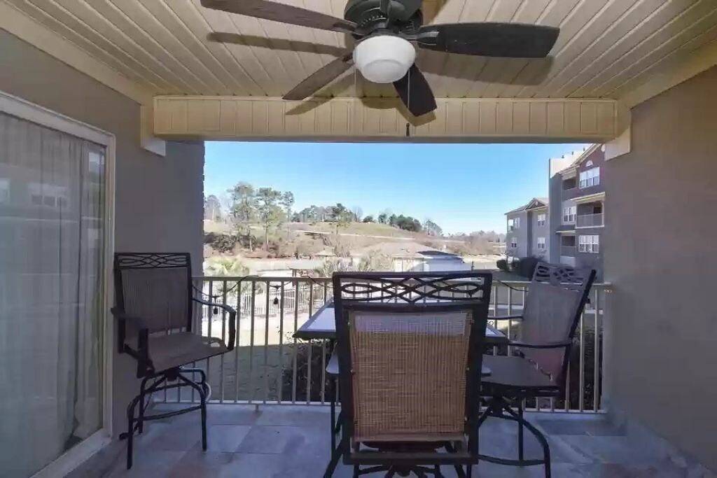 Ganze Wohnung, Lovely Lake Condo with Boat Slip and Pool in Alexander City, Lake Martin