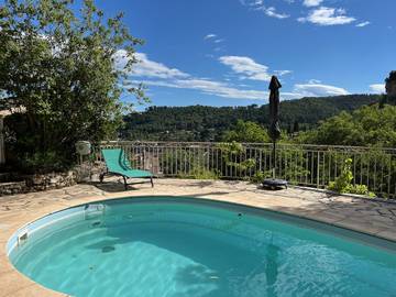 Gîte pour 4 personnes, avec terrasse et jardin à Cotignac