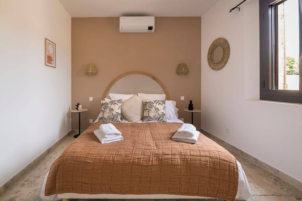 Villa with pool in the Lourmarin countryside in Cadenet, Parc naturel régional du Luberon
