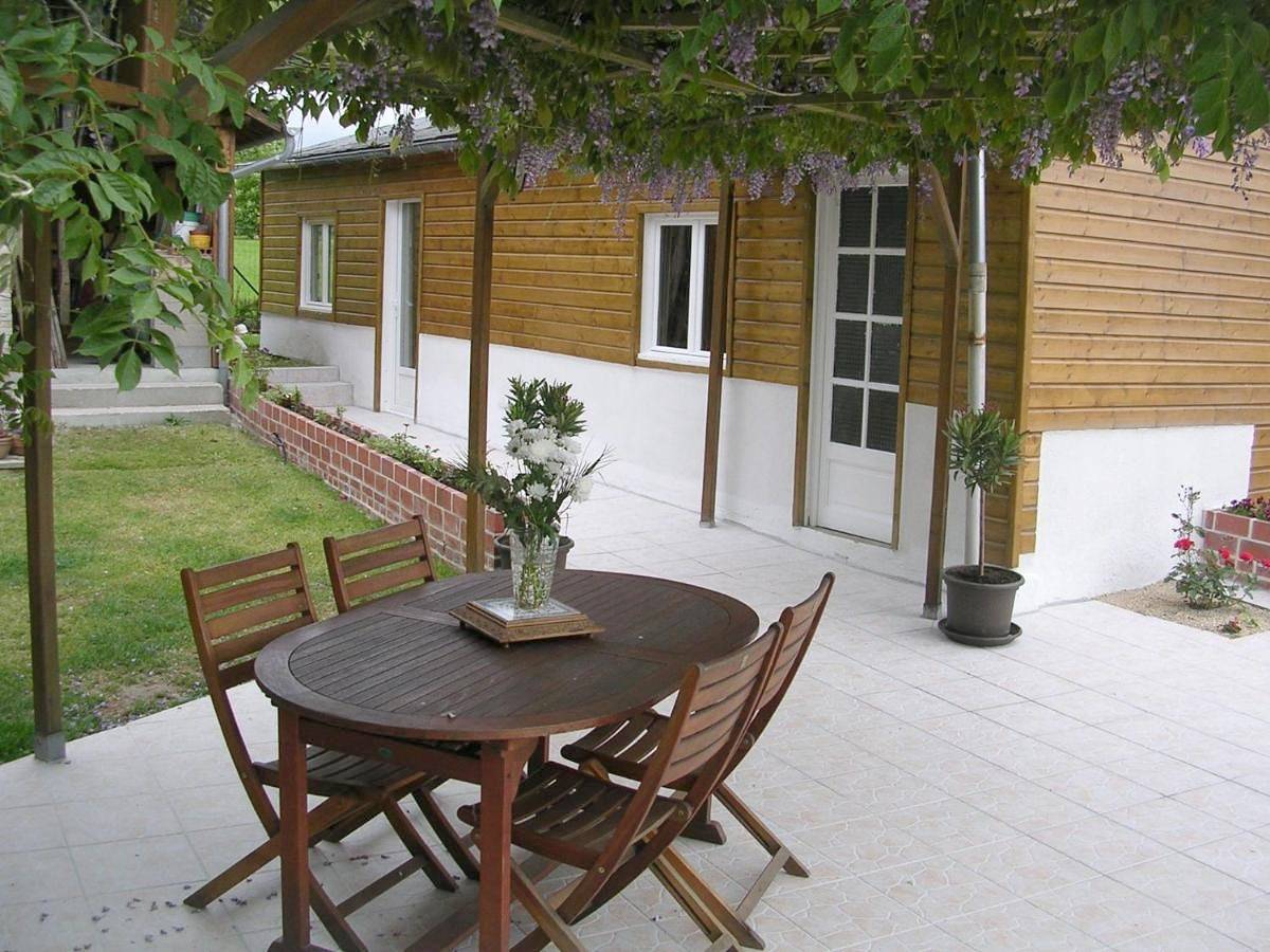 Triple Room with Private External Bathroom in Saint-Aubin-sur-Quillebeuf, Région de Bernay