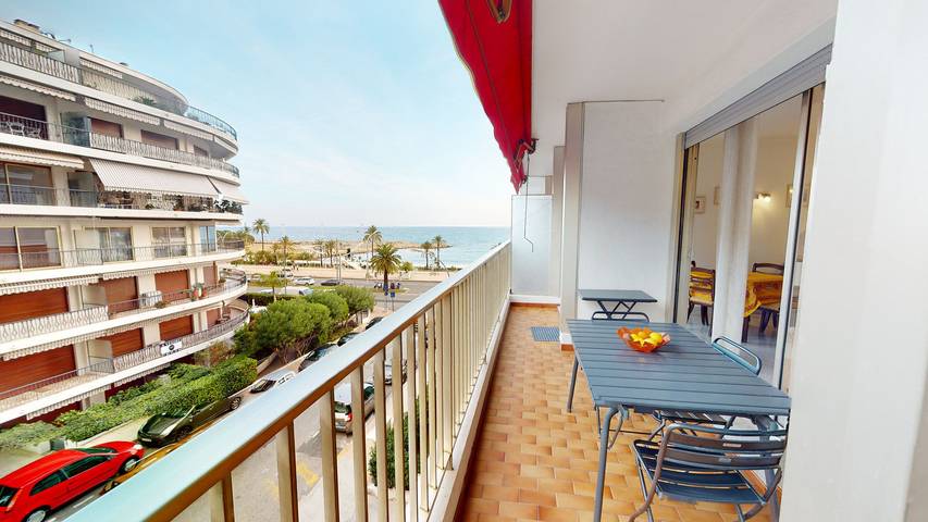 Gîte pour 4 personnes, avec balcon/terrasse ainsi que balcon et vue sur l’océan dans Plage des Sablettes Est - 2