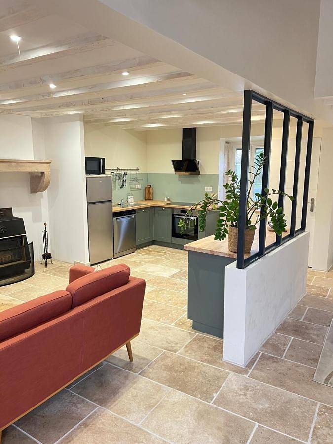 Location de vacances pour 2 personnes, avec Jacuzzi et Terrasse ainsi que Jardin et Piscine à Saint-Bénigne