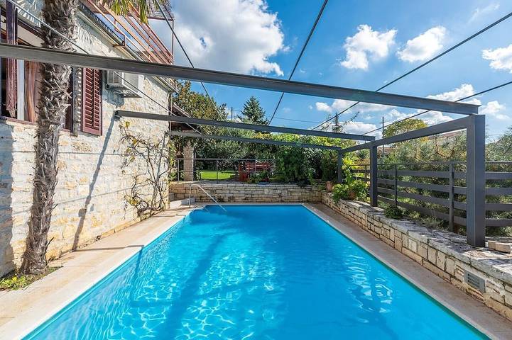 Ferienwohnung für 6 Personen, mit Terrasse und Pool, mit Haustier