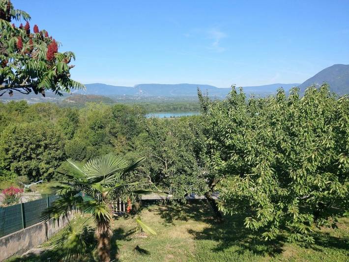 Location de vacances pour 6 personnes, avec jardin ainsi que vue sur le lac et vue à Chanaz - 3