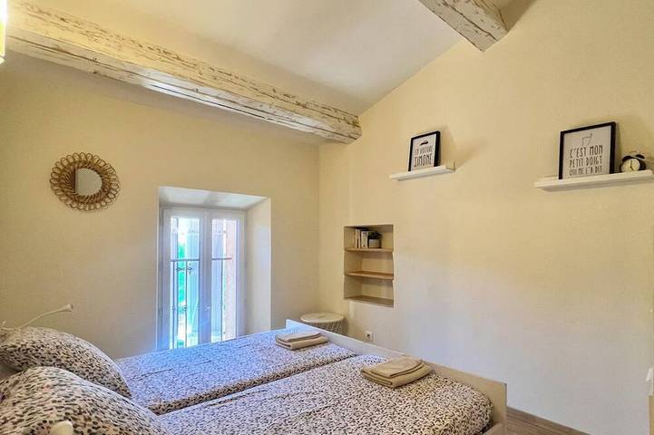 Les Clairians, house in the vineyards, swimming pool in Le Cannet-des-Maures, Draguignan region