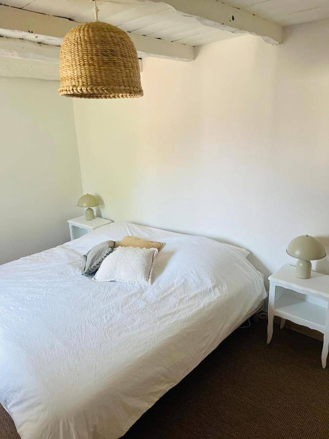 Location de vacances pour 12 personnes, avec jardin et terrasse ainsi que vue et piscine à Cazillac - 2