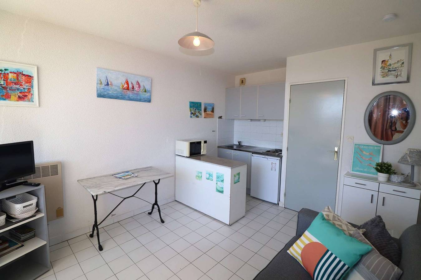 Studio entier, Studio cabine terrasse plage à 550m et commerces à 100m in Le Grau-du-Roi, Côte d'Améthyste