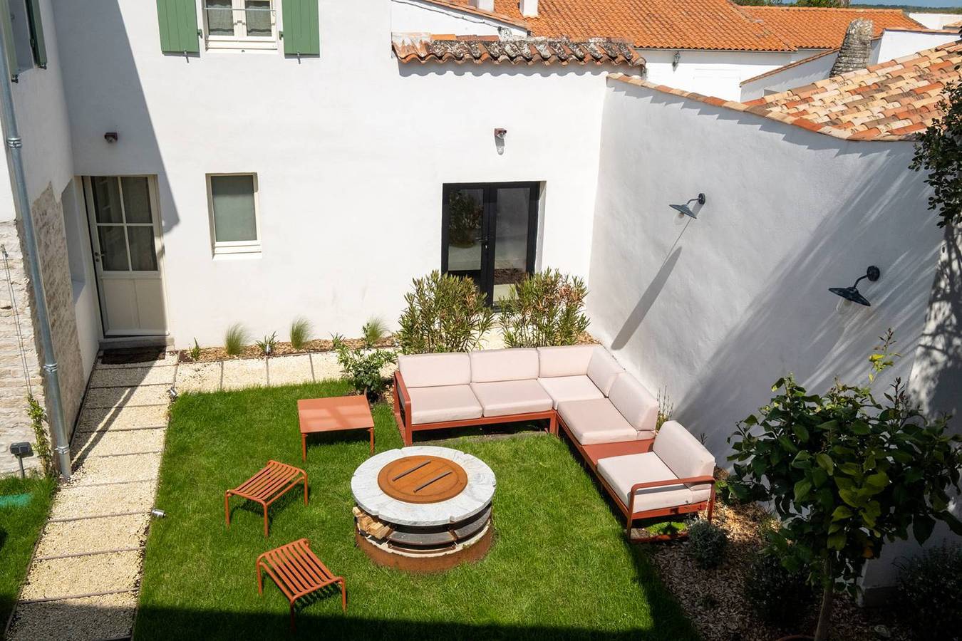 Apartamento vacacional entero, Renovated village houses designed like a hotel in Ars-en-Ré, Isla de Ré