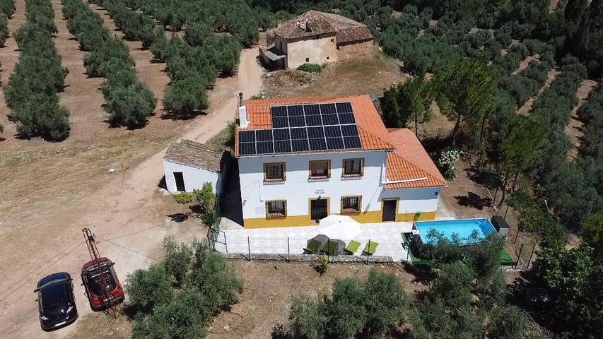Casa rural para 12 personas, con terraza y jardín además de piscina y vistas en Segura de la Sierra