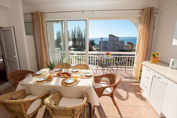 Ferienwohnung für 7 Personen, mit Balkon in Omis
