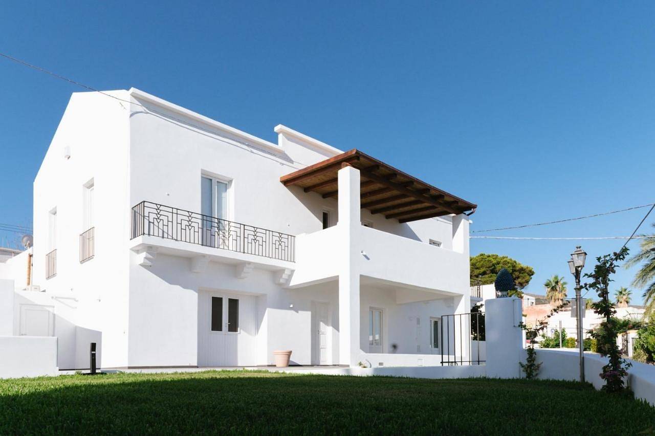 Three-Bedroom Villa in Malfa, Salina