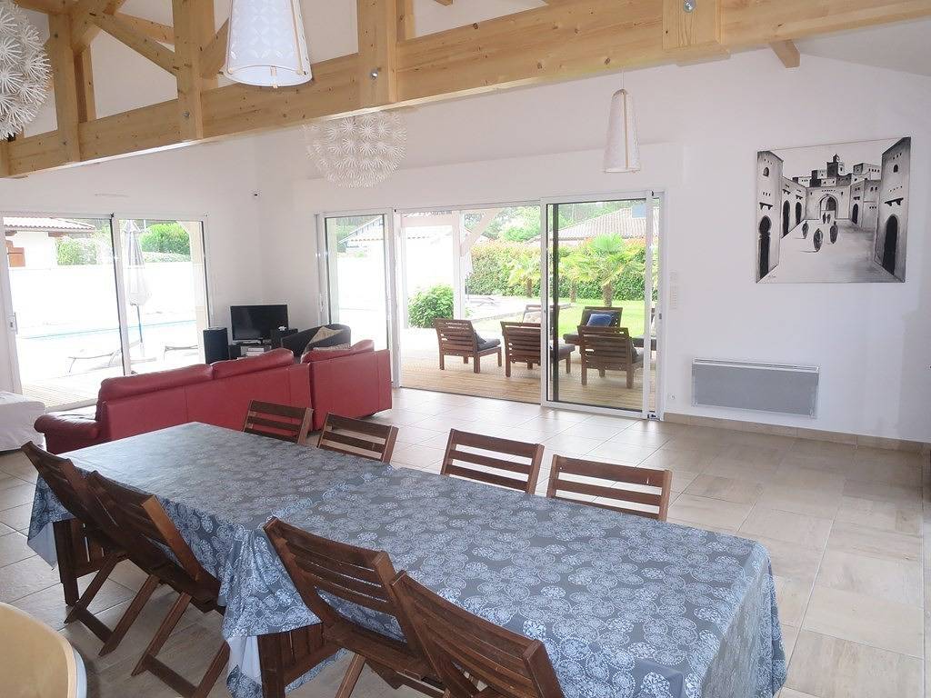 Appartement de vacances entier, 57 Mésanges - Agréable villa spacieuse avec piscine in Biscarrosse Plage, Biscarrosse