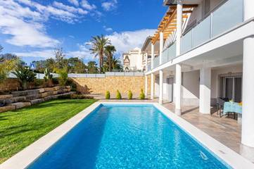 Villa pour 8 personnes, avec piscine ainsi que vue et jardin à Portimão