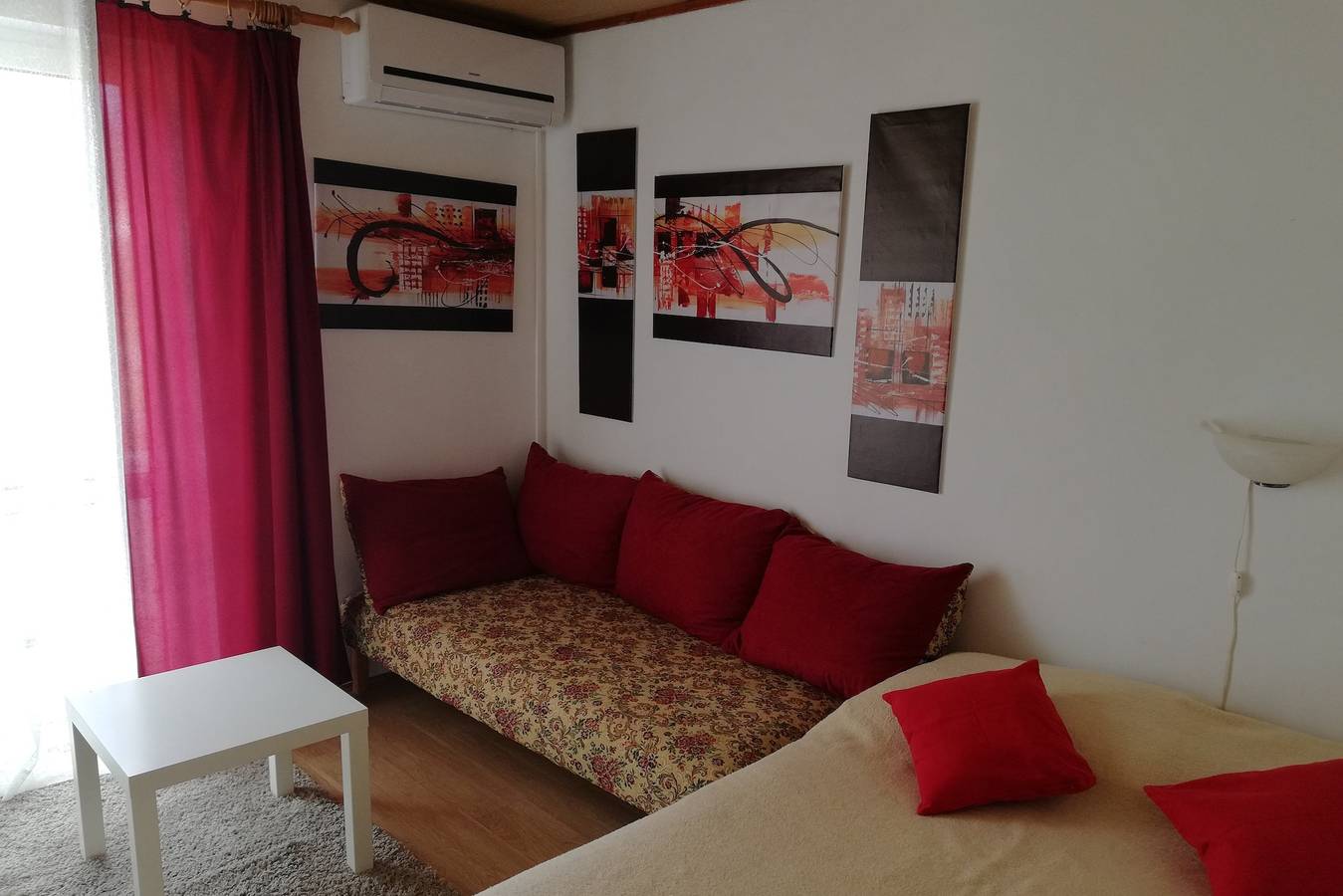 Ganze Wohnung, 2-Zimmer-Ferienwohnung mit Terrasse und Meerblick Banjol, Rab -c in Plaža Padova III, Banjol