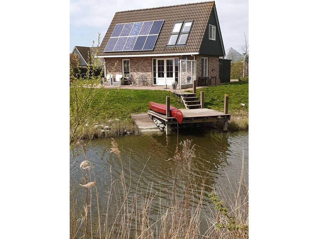Beachvilla Grachtenblik in Makkum, Ijsselmeer