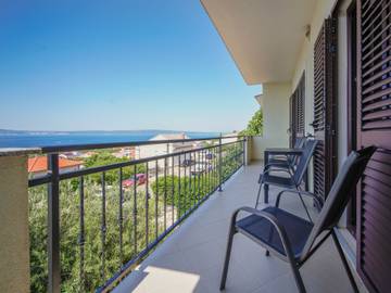Ferienwohnung für 4 Personen, mit Garten und Balkon in Novi Vinodolski