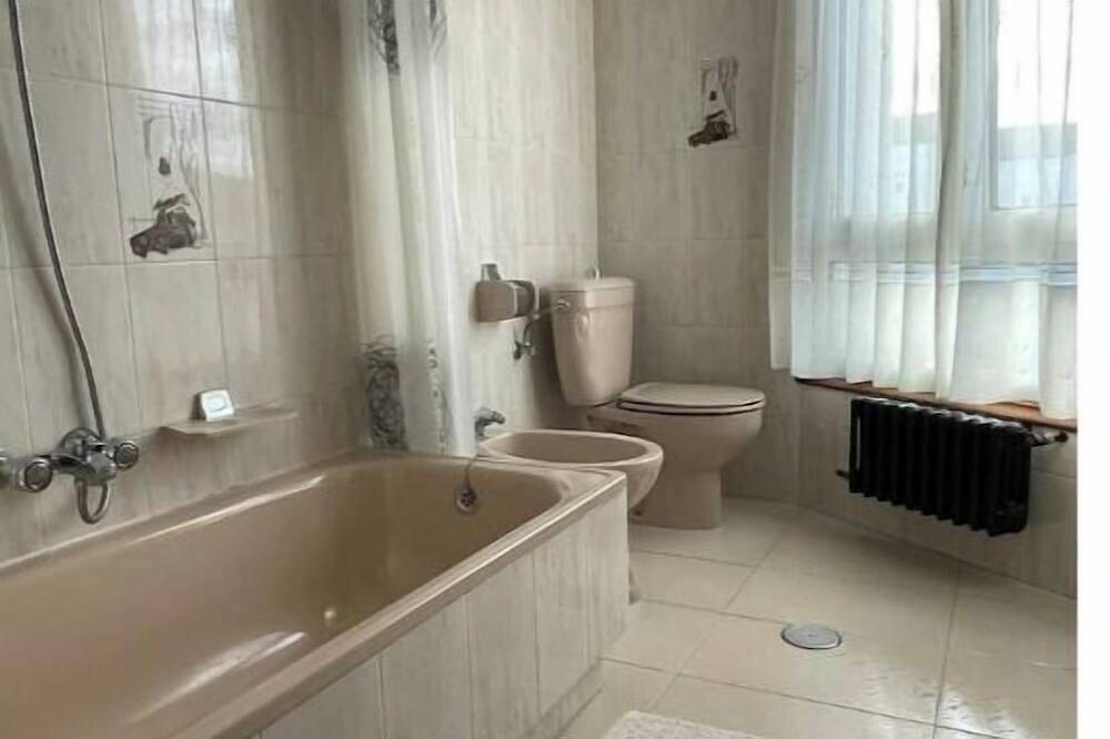Entire apartment, Apartment in the center of Ponteceso. in Tella, Ponteceso