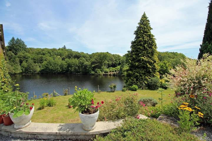 Gîte pour 4 personnes, avec jardin à Compreignac - 2