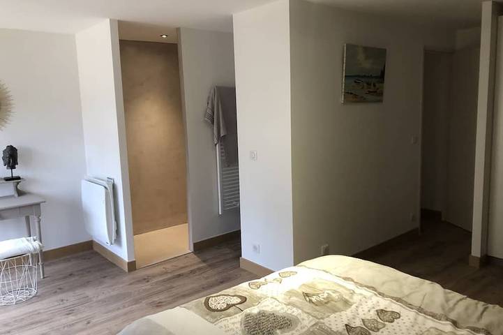 Bauernhaus aus Stein auf 7 ha Gelände mit Pool 10x5m in Gourdon, Quercy
