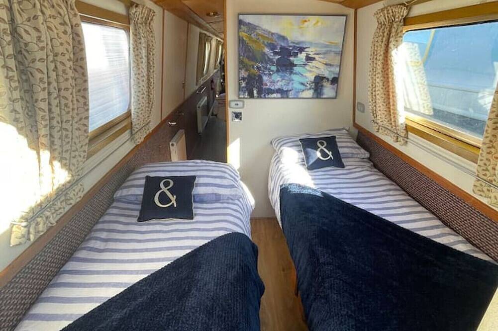 Beautiful Narrowboat Glyndwr in Arbury Ward, Cambridge