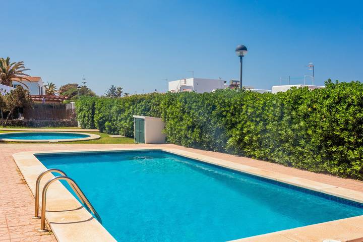 Ganze Wohnung, Ferienwohnung 'Delfín 8' mit Gemeinschaftspool, Wlan und Klimaanlage in Cala Blanca, Ciutadella
