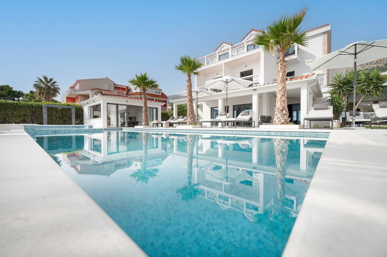 Luxuriöse Strandvilla mit 7 Schlafzimmern und privatem Pool in der Nähe von Split in Podstrana, Split-Dalmatien