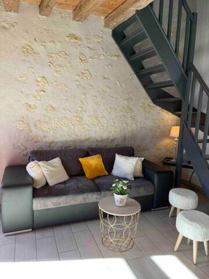 Location de vacances pour 7 personnes, avec vue et jardin à Thésée