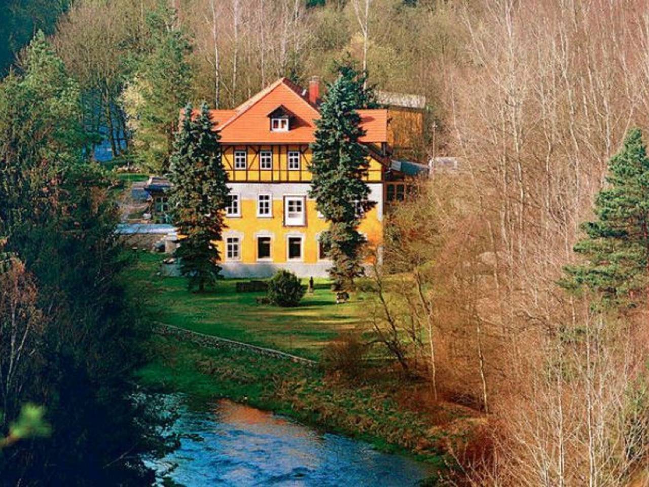 Villa Rotschoenberg im Tal der Freiberger Mulde in Großschirma, Chemnitz und Umgebung
