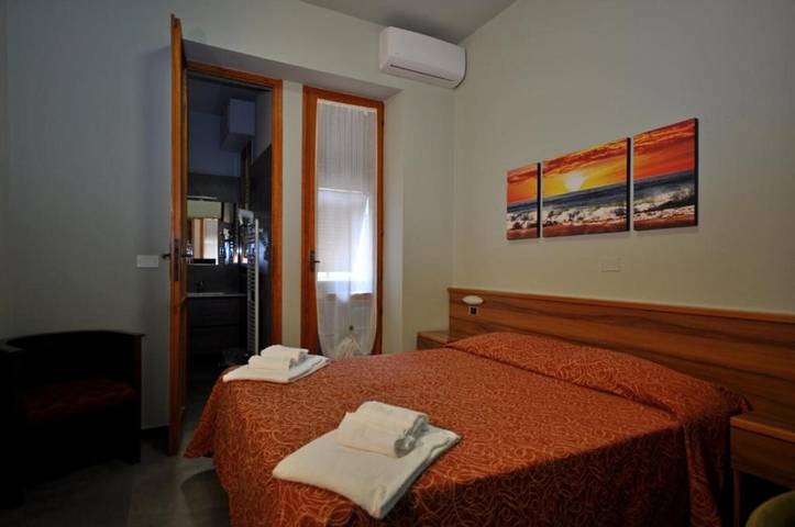 Appartamento intero, Appartamento 'Residence Paradiso Bilocale 103' con balcone, Wi-Fi e aria condizionata in Bagni Orchidea, Moneglia