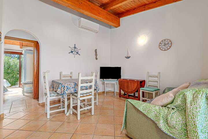 Gîte pour 5 personnes, avec jardin à Monte Petrosu - 4