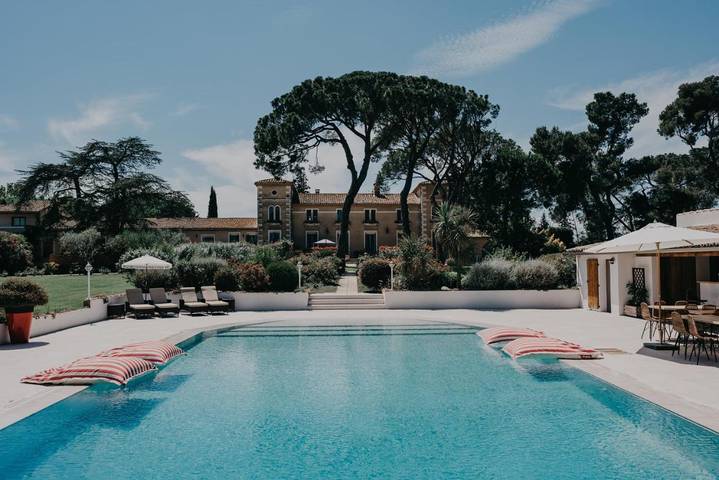 Chambre d’hôte pour 6 personnes, avec Terrasse et Jacuzzi ainsi que Jardin et Piscine