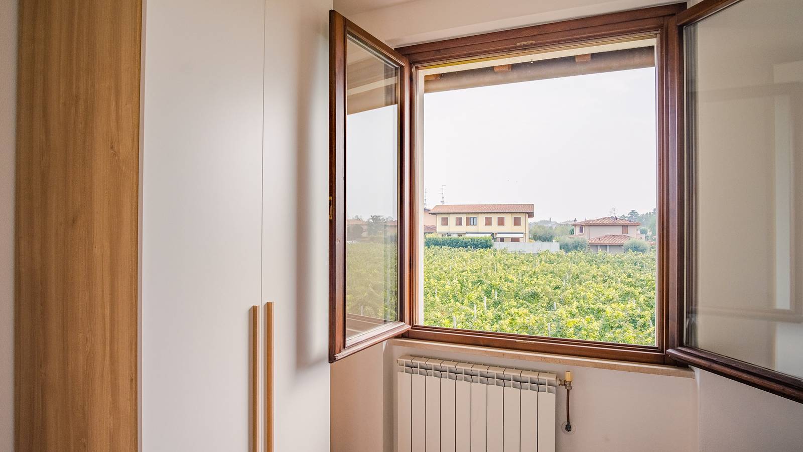 Appartement entier, Appartement de vacances pour 4 personnes avec piscine in Manerba del Garda, Montagnes autour du lac de Garde