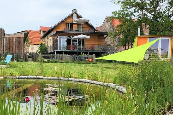 Ferienwohnung für 2 Personen, mit Balkon und Garten sowie Pool und Sauna in Königsberg in Bayern