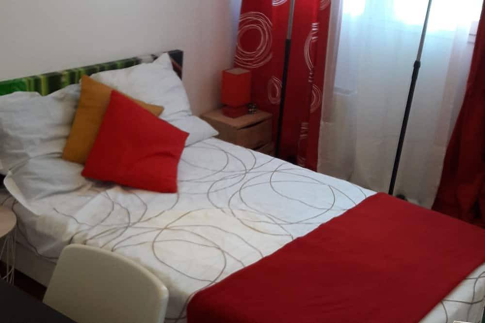 Entire apartment, 3 bedroom apartment, large living room, garden and terrace in Lognes, Seine-et-Marne