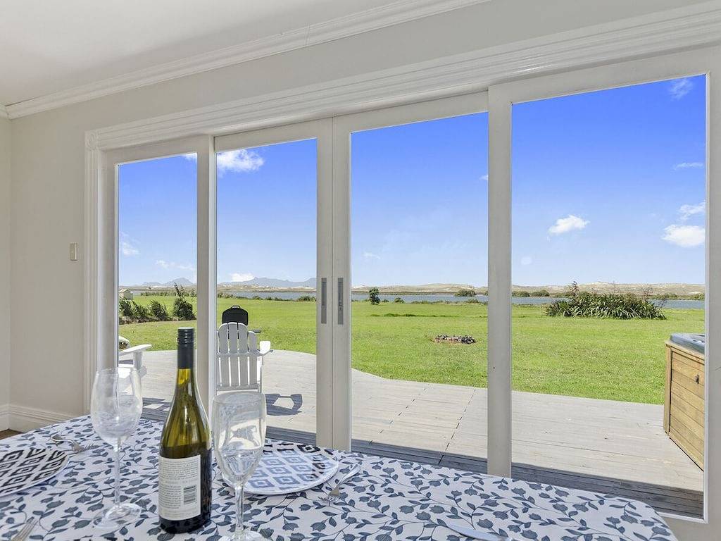 Waipu Dunes - with Spa\nwaterfront walk to the beach. Pet-Friendly!\nwaipu Cove in Whangarei District
