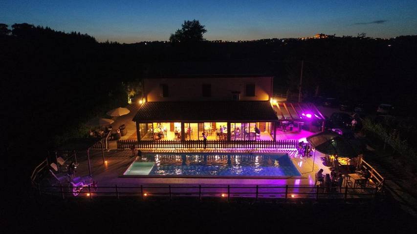 Location de vacances pour 2 personnes, avec bassin pour enfant et jardin ainsi que piscine et vue à Loro Piceno - 2