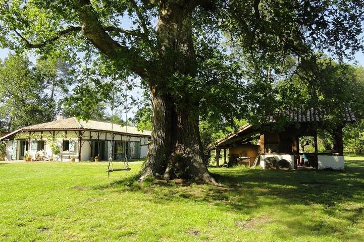 Location de vacances pour 2 personnes, avec jardin et piscine à Luglon