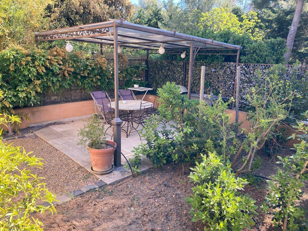Appartement entier, One-Bedroom Apartment in La Cadière-d'Azur, Côte méditerranéenne (France)